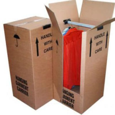 קרטון תלייה לבגדים